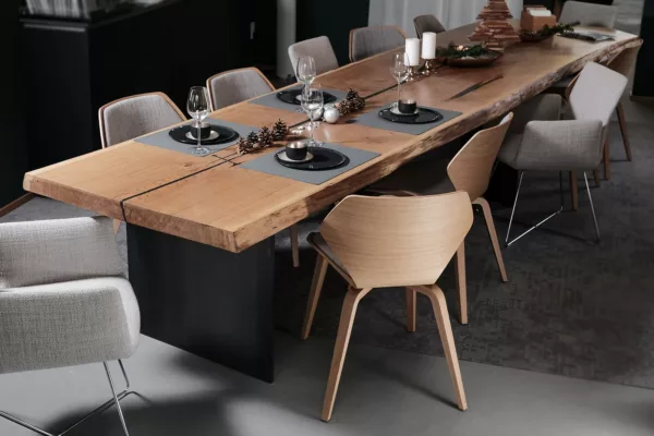 RADO Esstisch aus Eiche RADO Esstisch aus Eiche