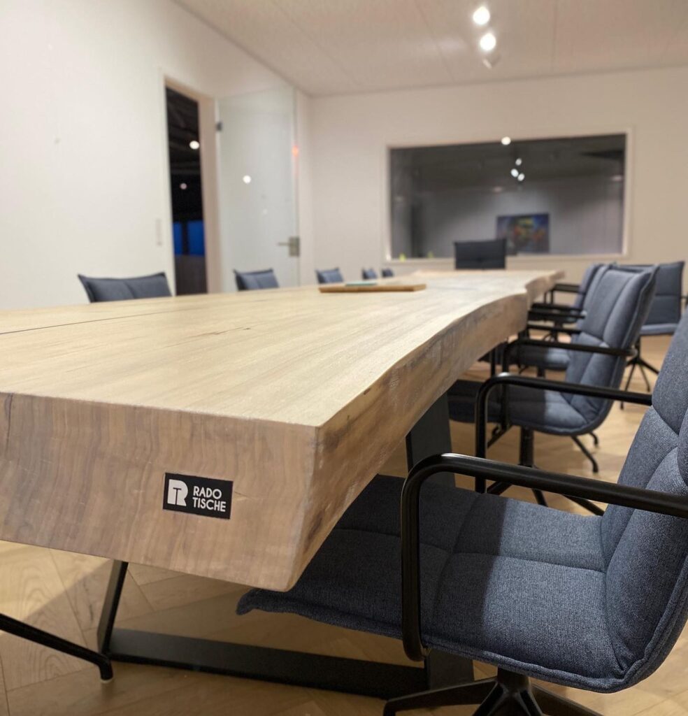 Konferenztische Eiche massiv gekalkt- Im RADO Manufaktur Showroom in Herten