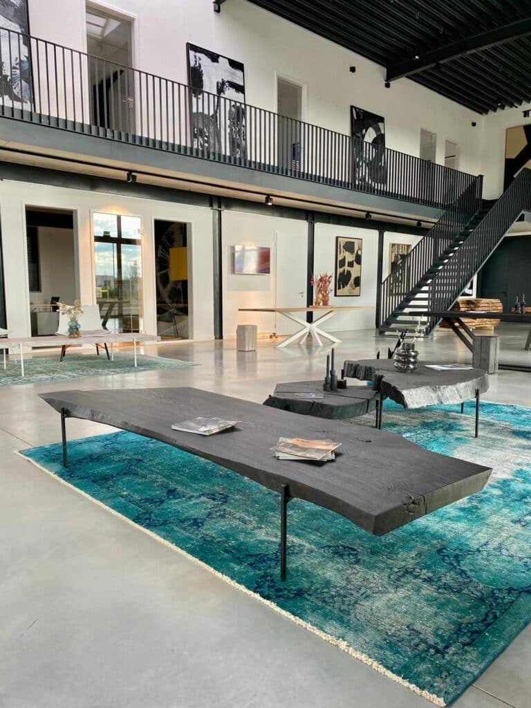 Massivholztisch Eiche geköhlt - Im RADO Manufaktur Showroom in Herten
