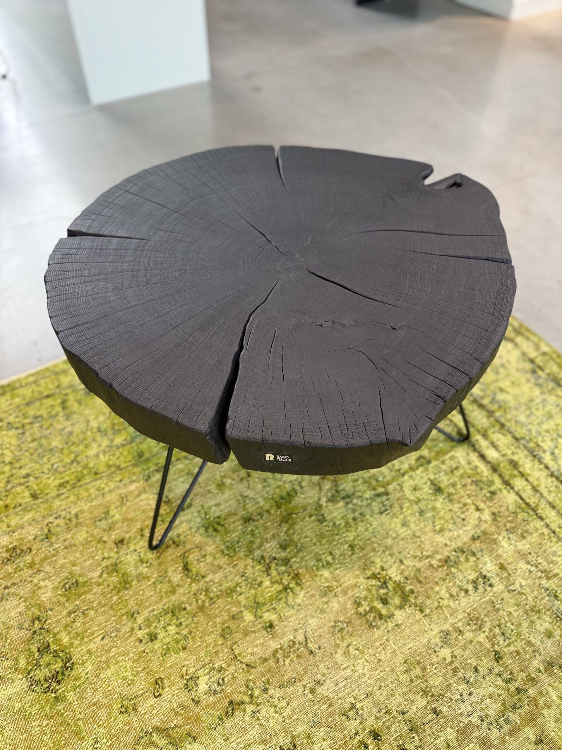 Couchtisch_Eiche_schwarz_organisch