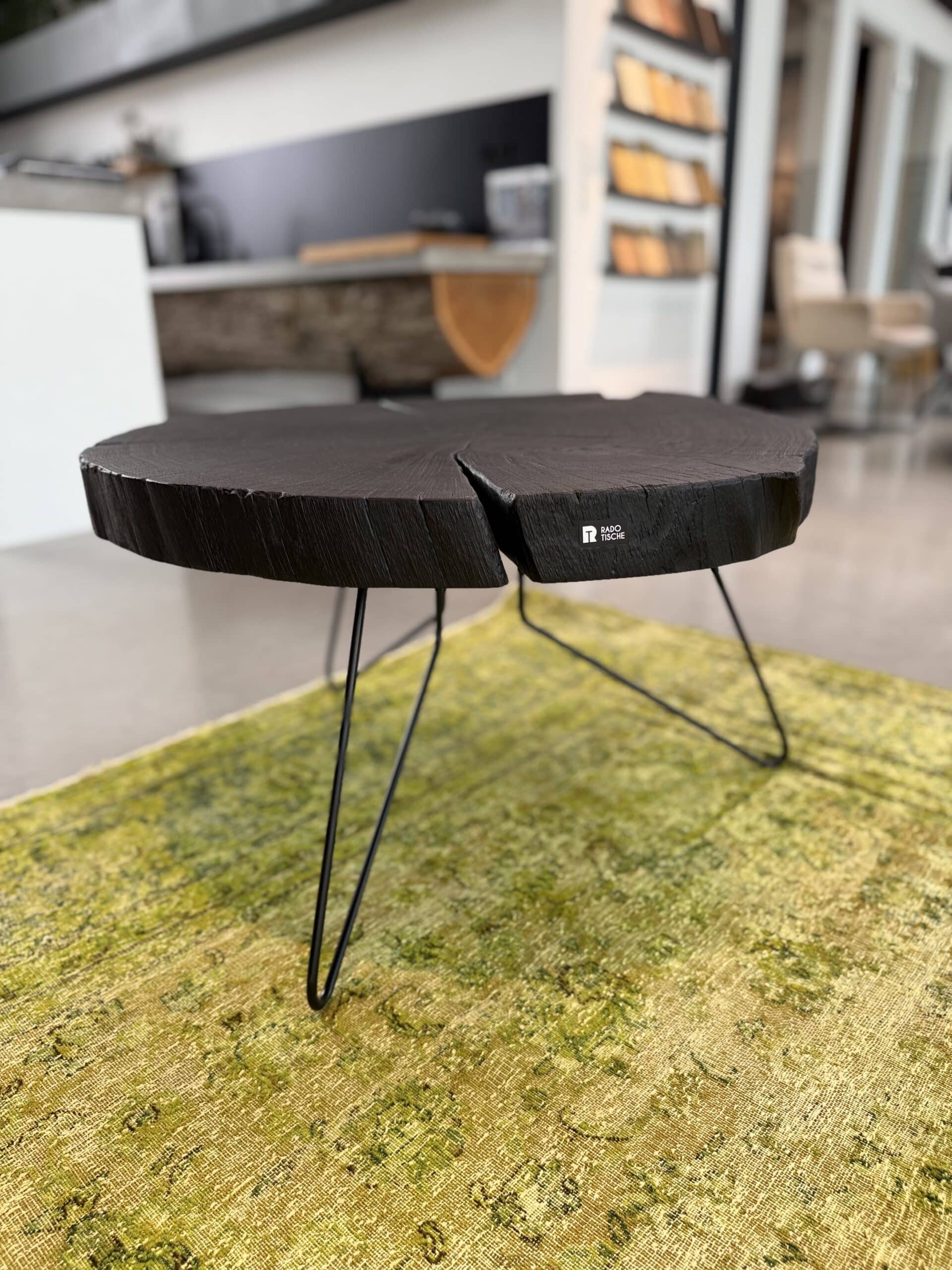 Couchtisch_Eiche_schwarz_organisch